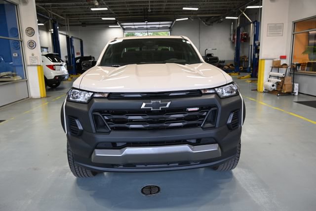 Used 2026 Chevrolet Colorado Trail Boss AWD/4WD image 2
