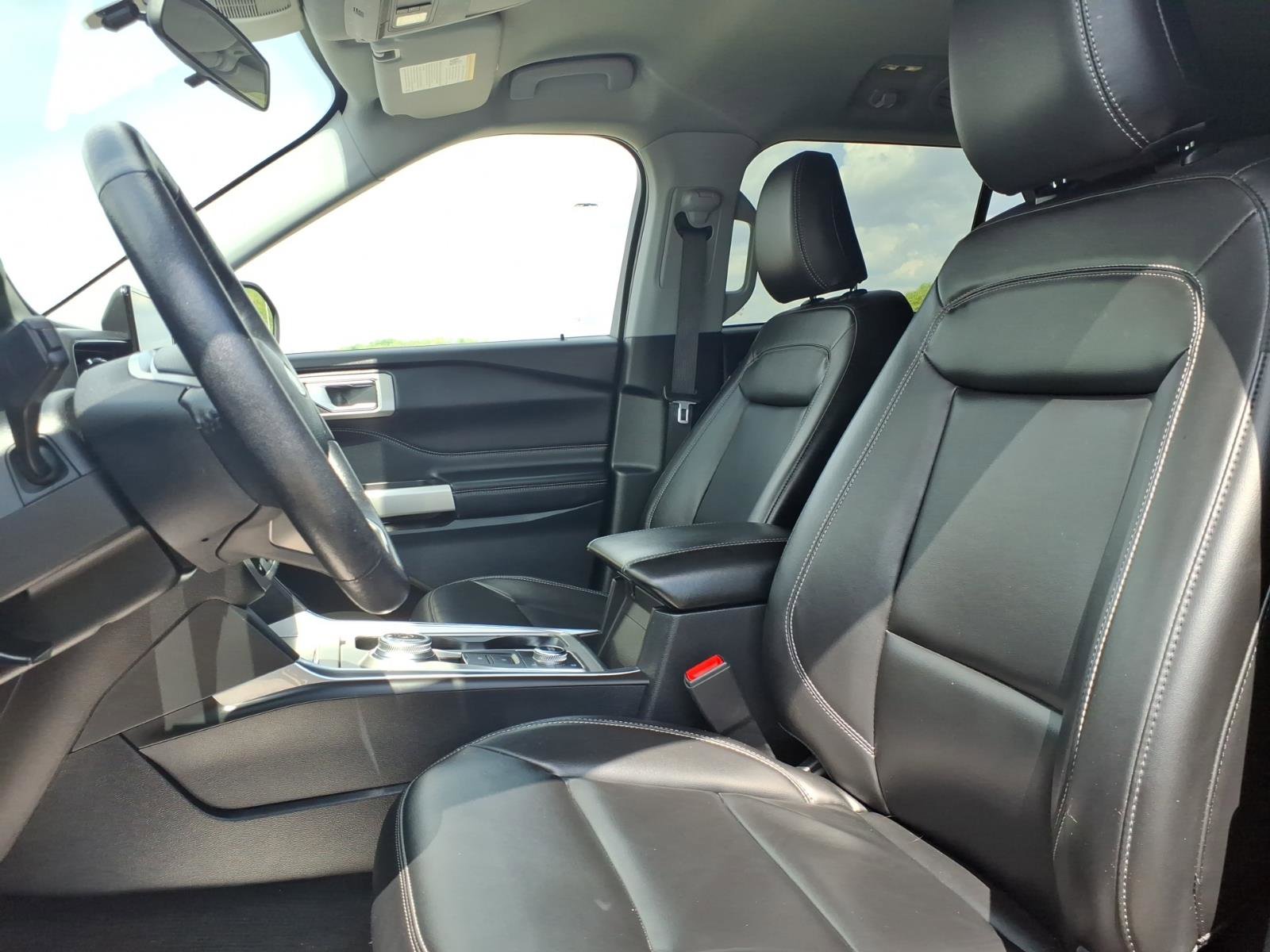 Used 2021 Ford Explorer XLT w/ Equipment Group 202A AWD/4WD image 8