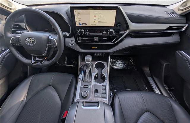 Used 2024 Toyota Highlander Limited AWD/4WD image 17