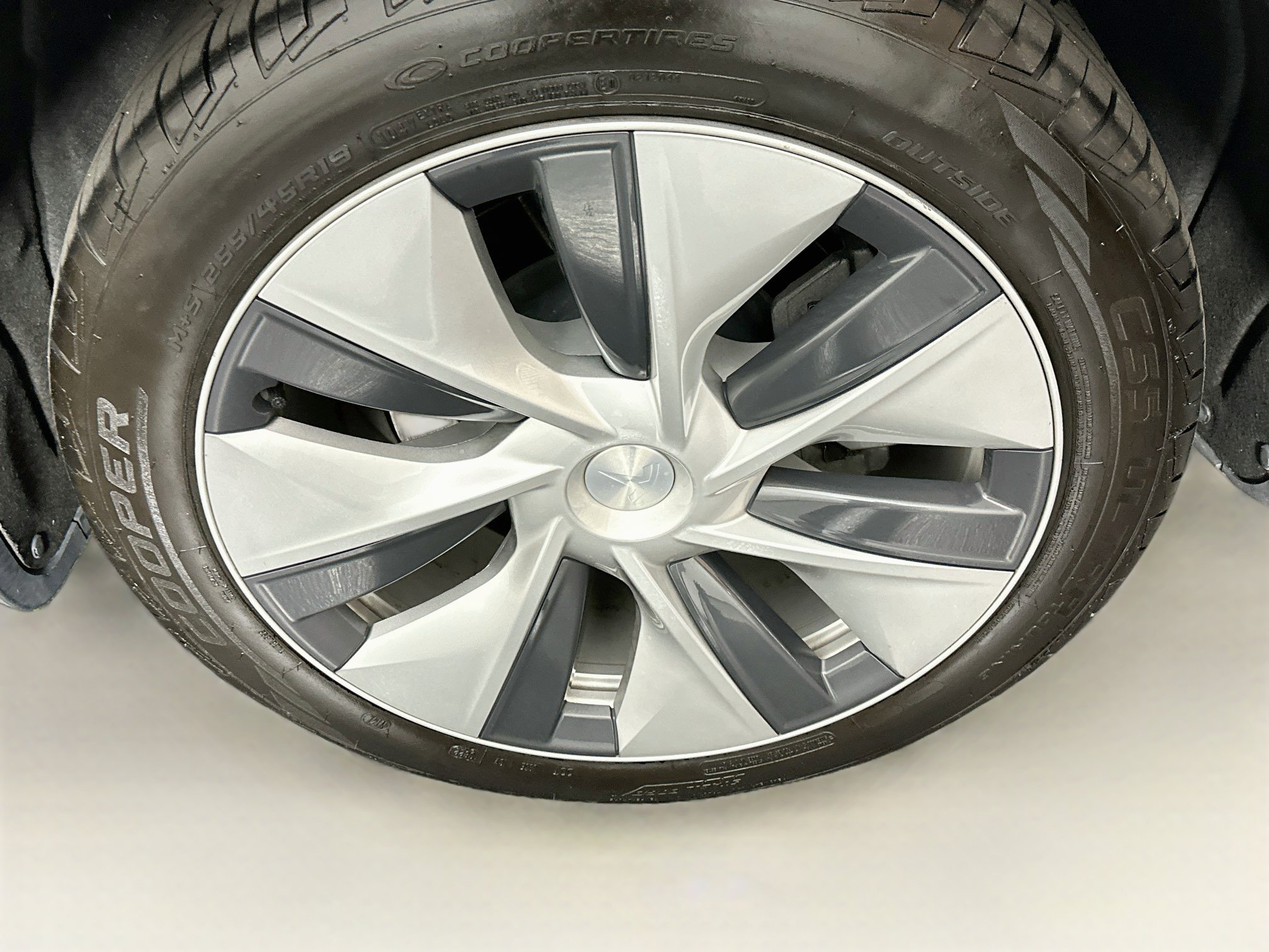 Used 2021 Tesla Model Y Long Range AWD/4WD image 11