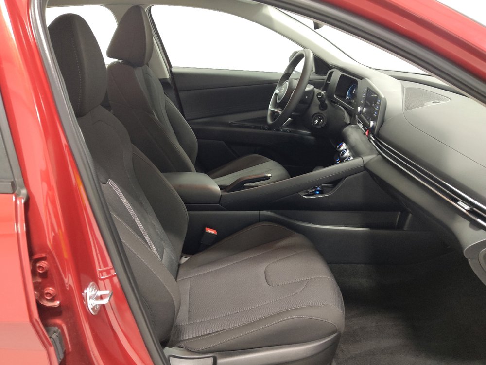 Used 2025 Hyundai Elantra SE FWD image 21
