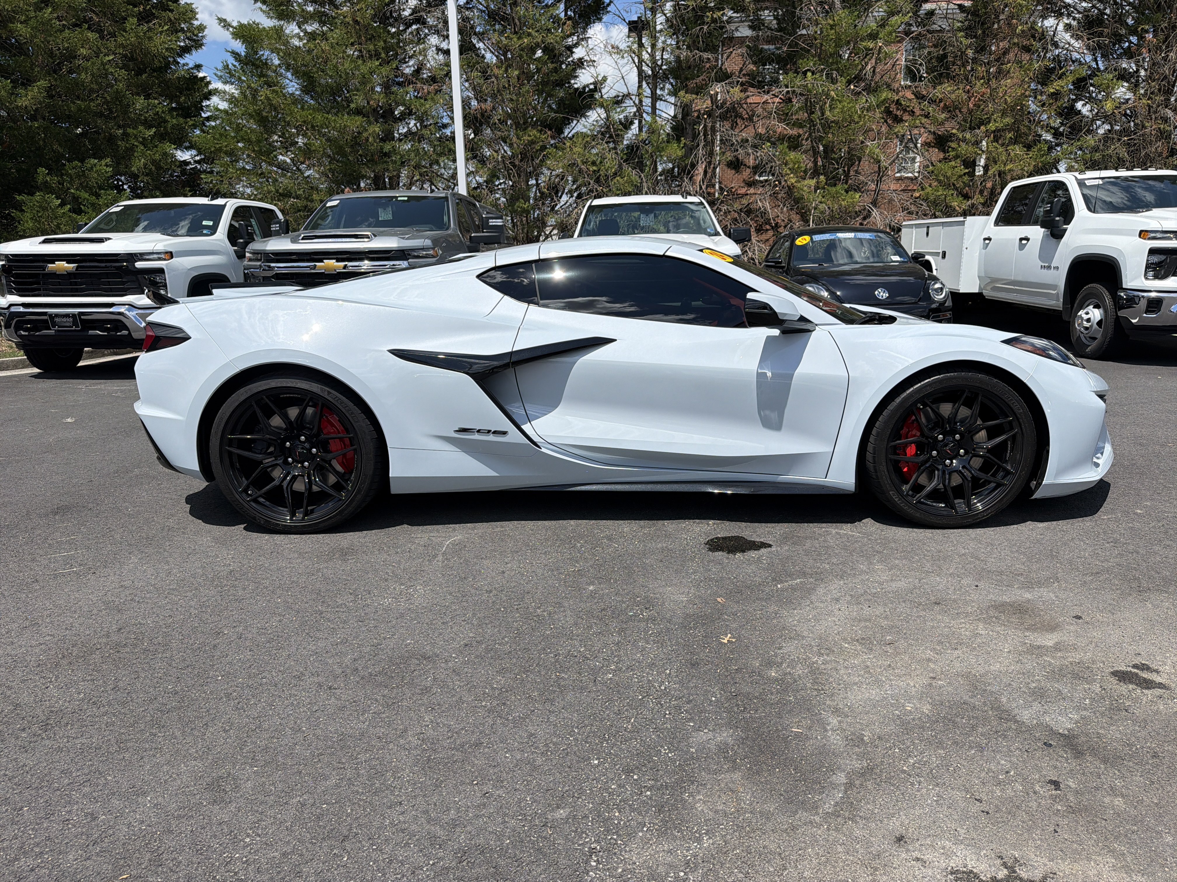 Used 2024 Chevrolet Corvette Z06 RWD image 11