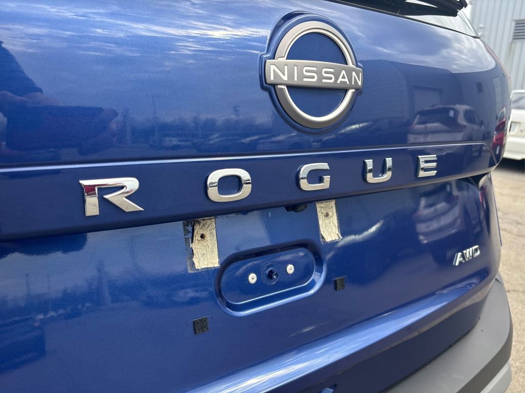 Used 2023 Nissan Rogue S image 14