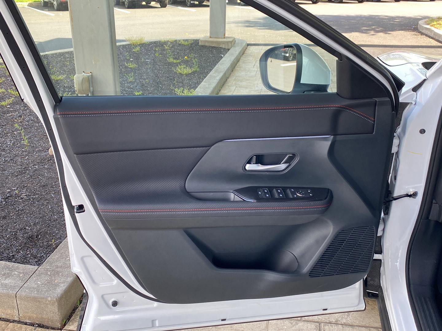 Used 2025 Nissan Kicks SR FWD image 21