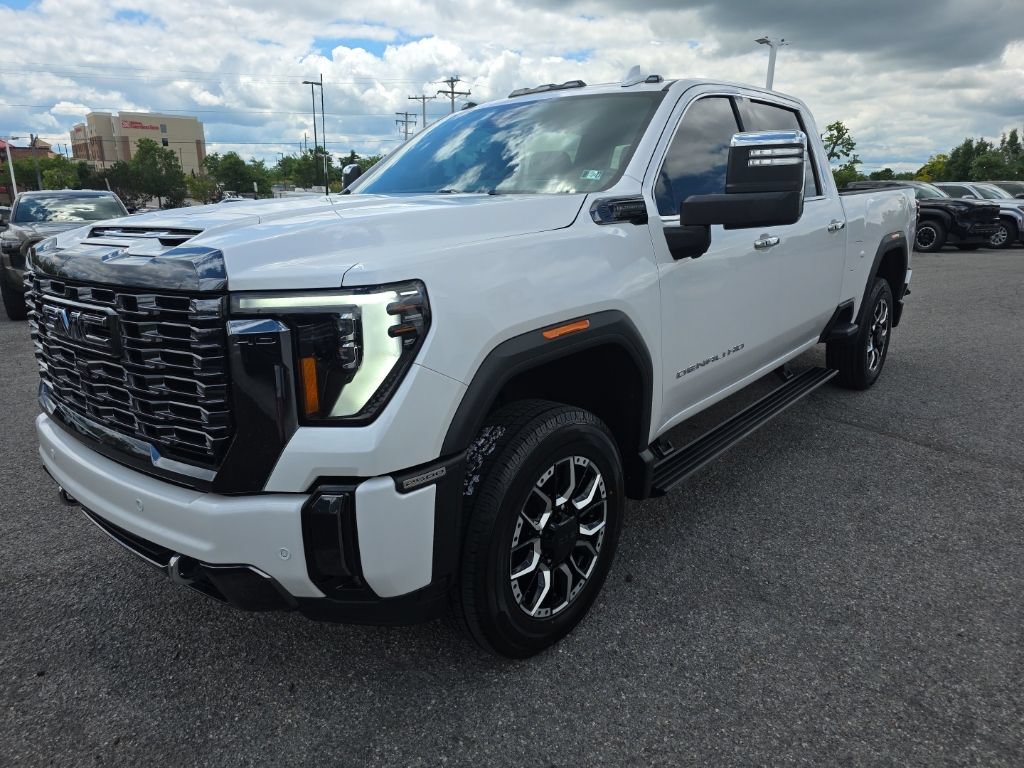 Used 2024 GMC Sierra 2500 Denali Ultimate AWD/4WD image 3