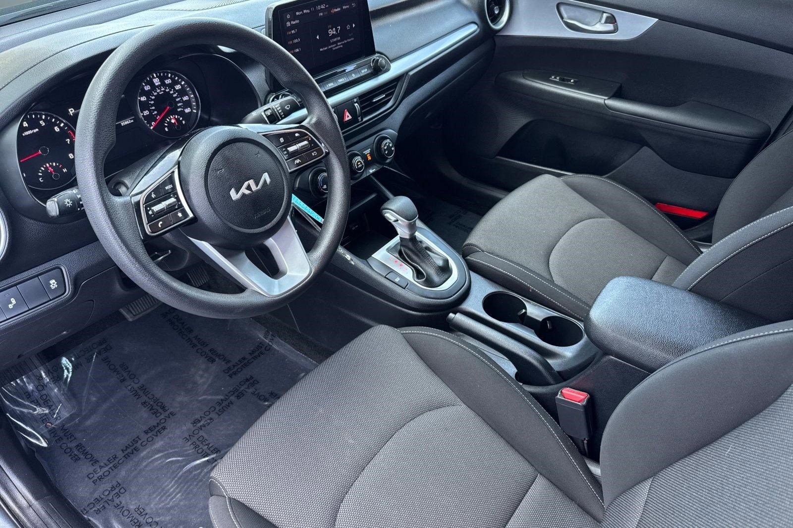Used 2023 Kia Forte LXS w/ LXS Technology Package FWD image 4