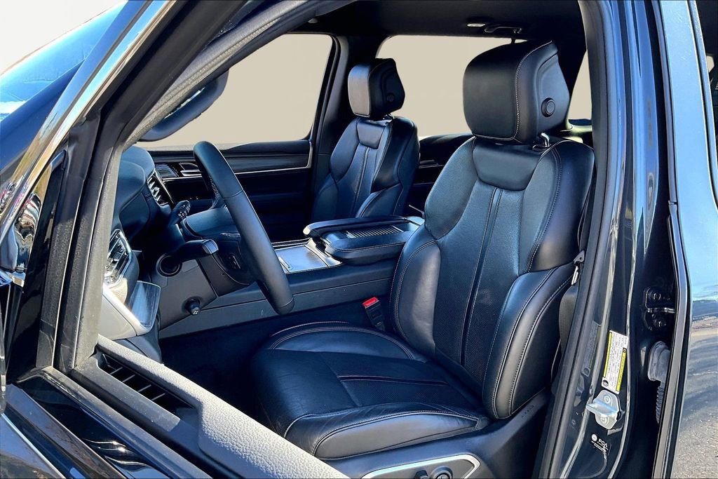 Used 2024 Jeep Wagoneer L Series II w/ Flexible Seating Group image 15