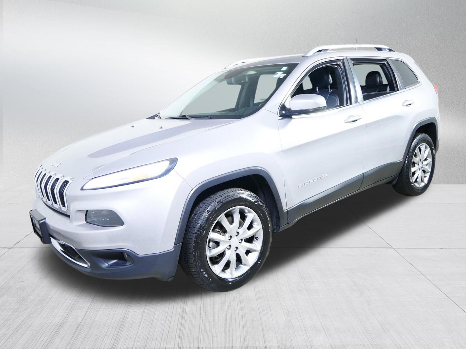 Used 2018 Jeep Cherokee Limited image 3