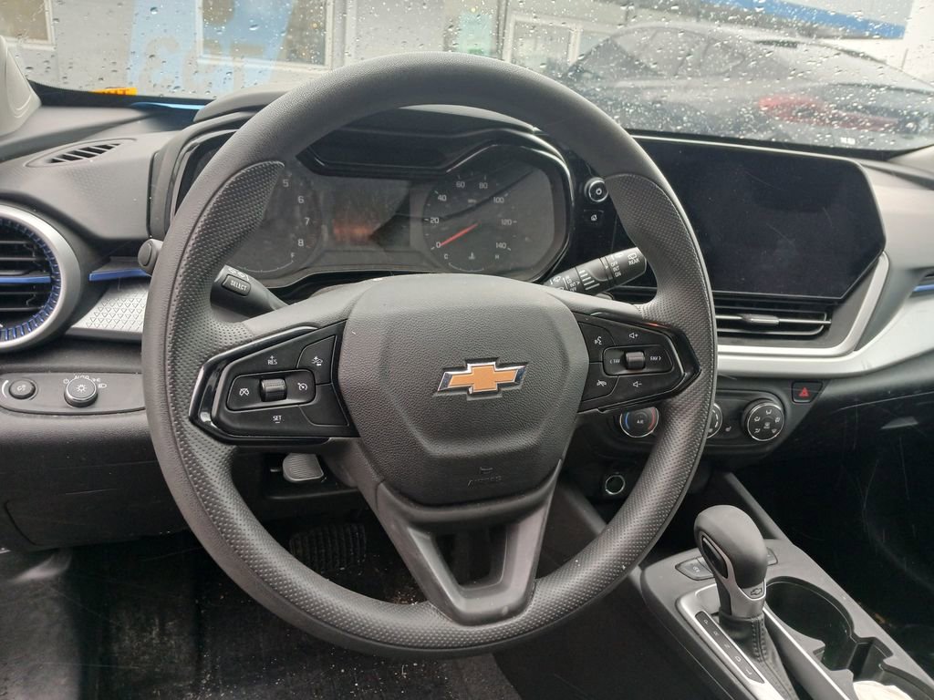 Used 2025 Chevrolet Trax LS w/ LS Convenience Package image 13