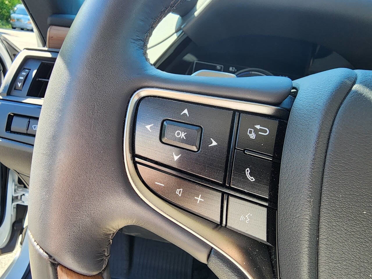 Used 2024 Lexus ES 300h Ultra Luxury w/ Accessory Package (Z2) FWD image 31