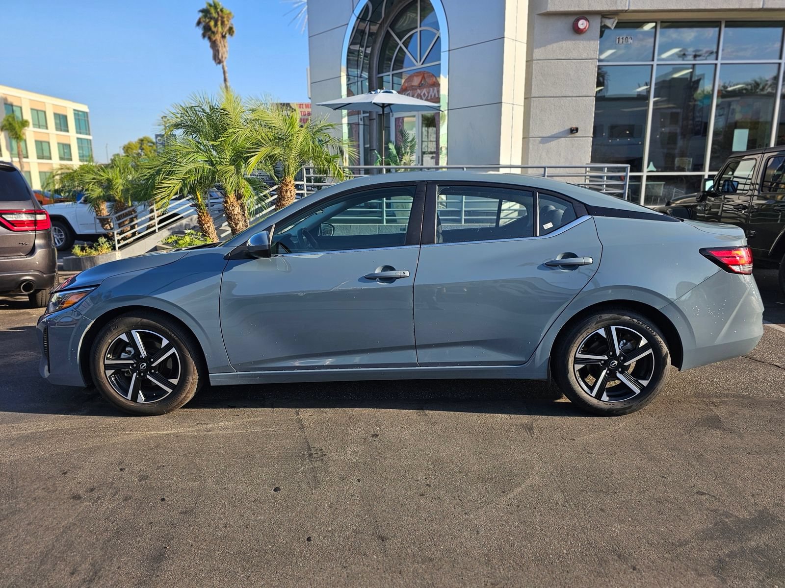 Used 2024 Nissan Sentra SV FWD image 4