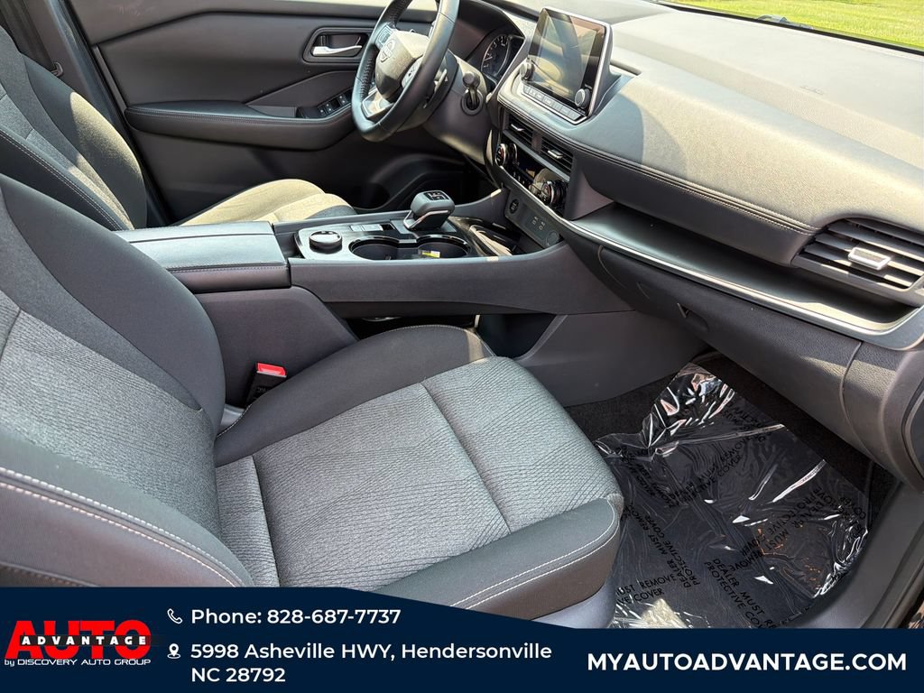 Used 2025 Nissan Rogue SV AWD/4WD image 35