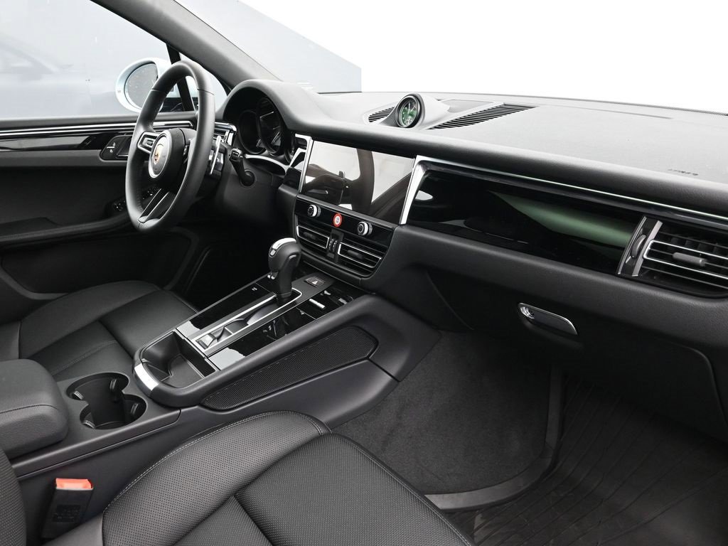 New 2025 Porsche Macan image 14