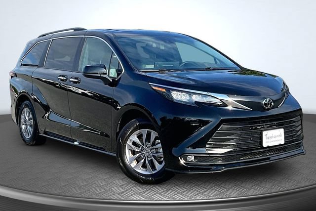 Used 2026 Toyota Sienna XLE FWD image 3