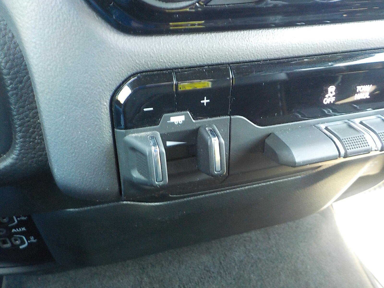 Used 2024 RAM 1500 Laramie AWD/4WD image 25