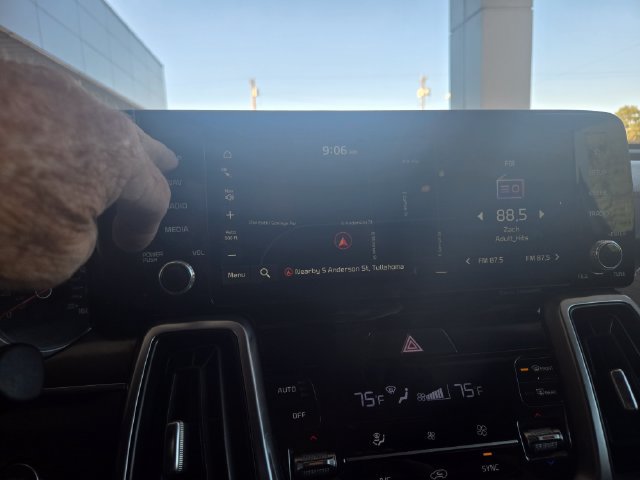 Used 2022 Kia Sorento S w/ Panoramic Sunroof Package FWD image 13