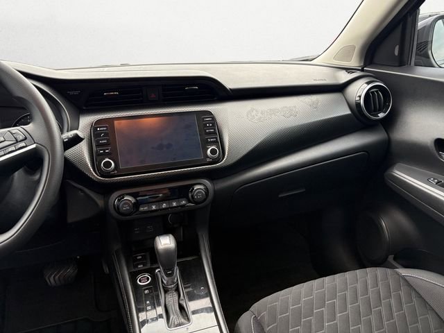 Used 2022 Nissan Kicks SV FWD image 11