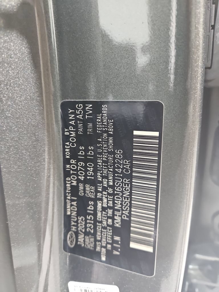 Certified 2025 Hyundai Elantra Limited w/ Cargo Package FWD image 32