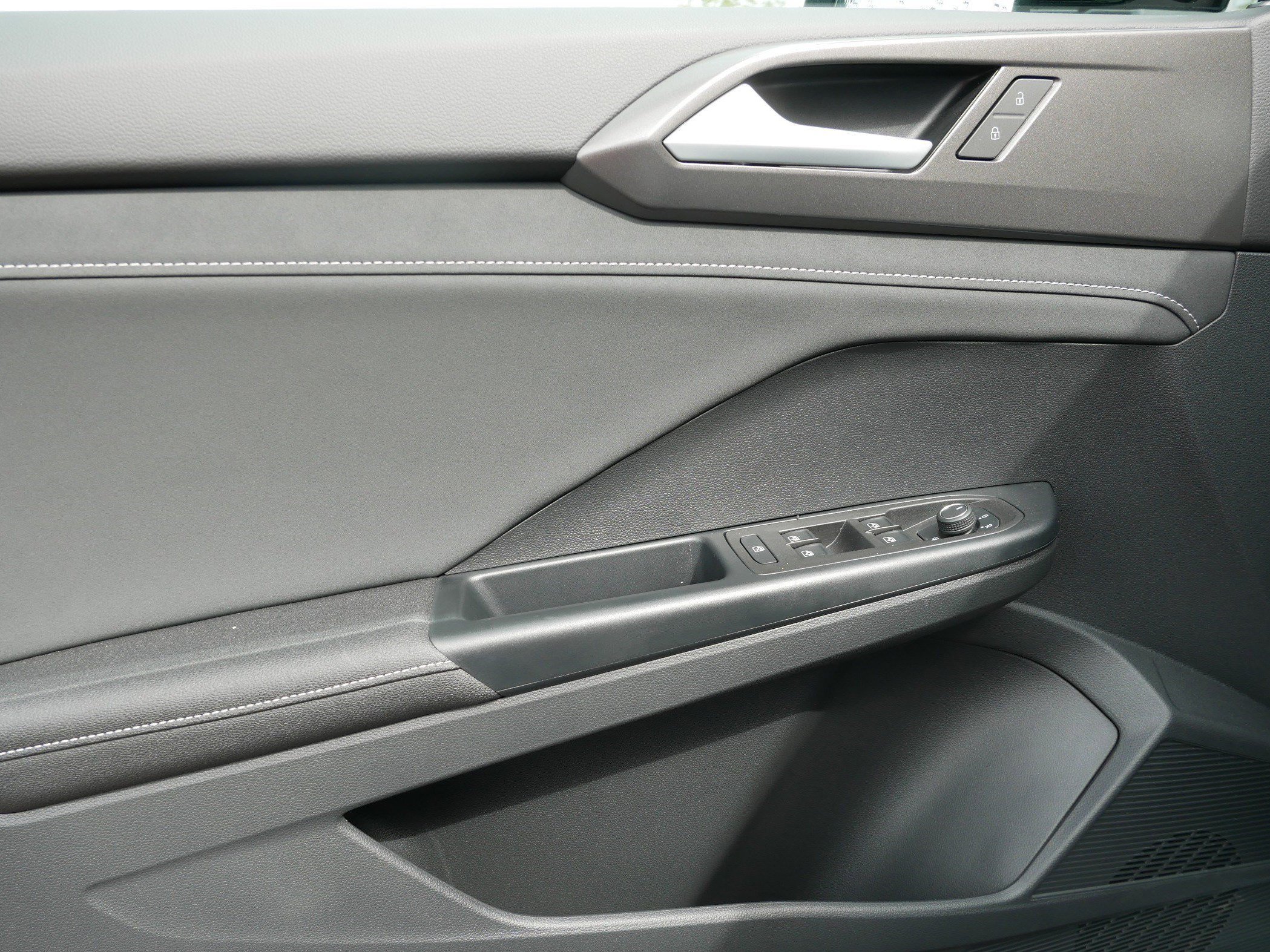 New 2026 Volkswagen Taos SE AWD/4WD image 5
