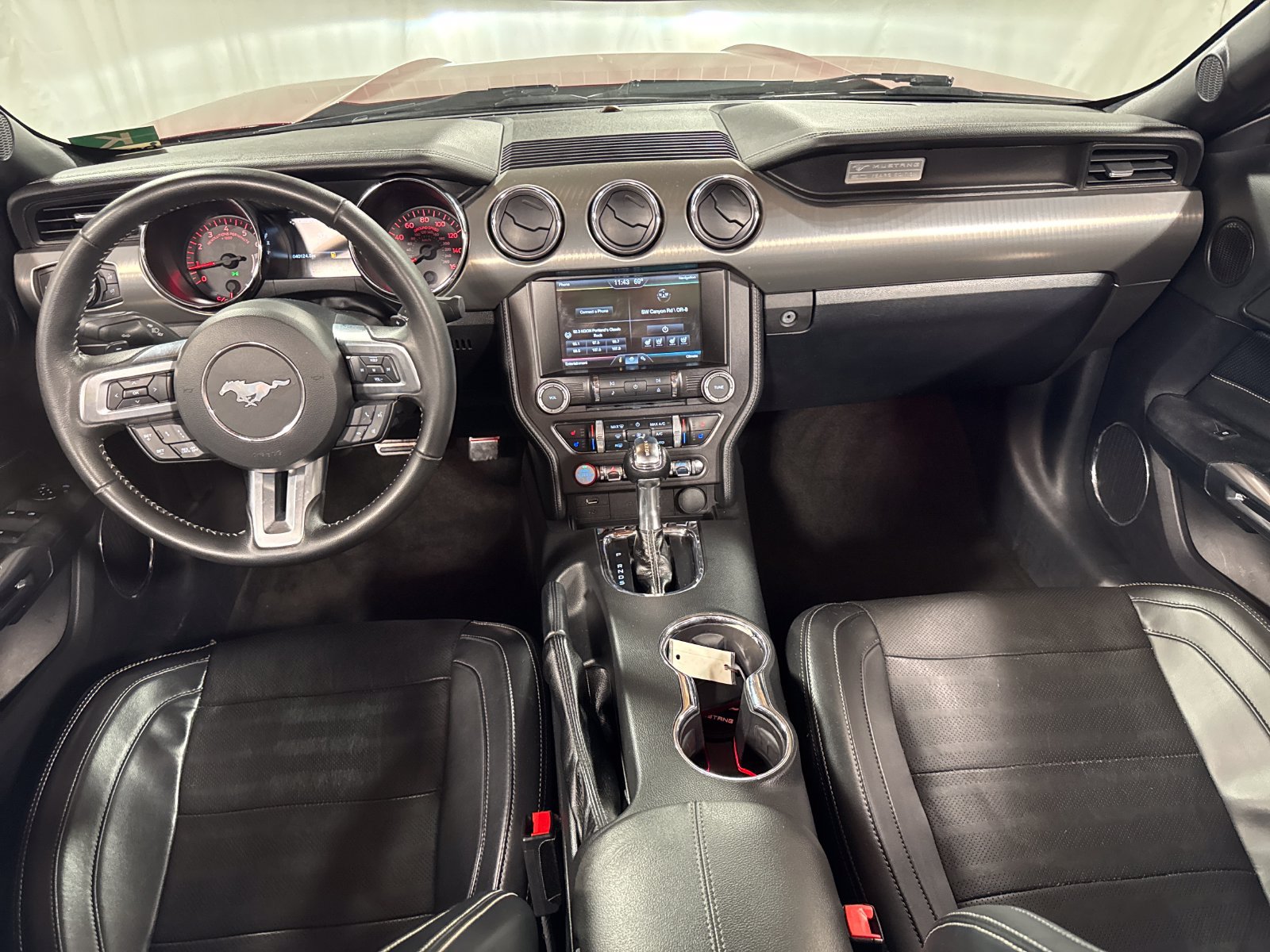 Used 2015 Ford Mustang Convertible RWD image 4