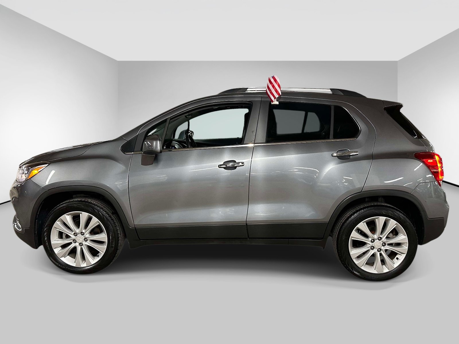 Used 2020 Chevrolet Trax Premier AWD/4WD image 2
