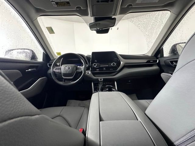 Used 2023 Toyota Highlander XLE image 16