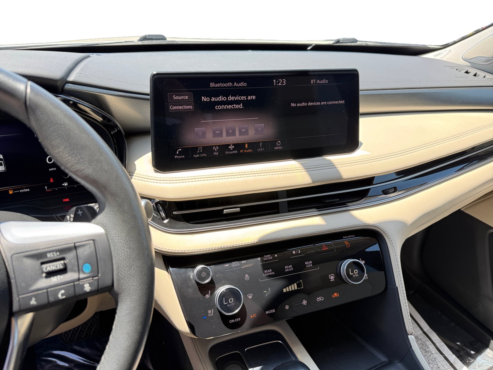 Used 2023 INFINITI QX60 Luxe w/ Performance Audio Package AWD/4WD image 12