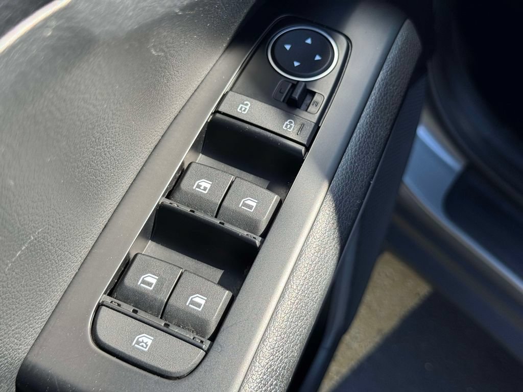 Certified 2023 Kia Soul LX w/ Option Group 015 FWD image 17