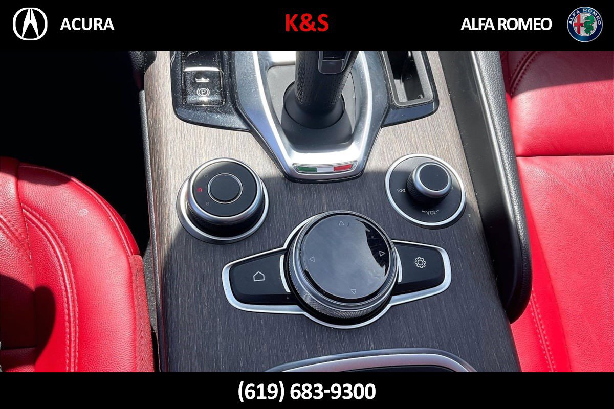 Used 2021 Alfa Romeo Giulia Ti w/ Nero Edizione RWD image 9