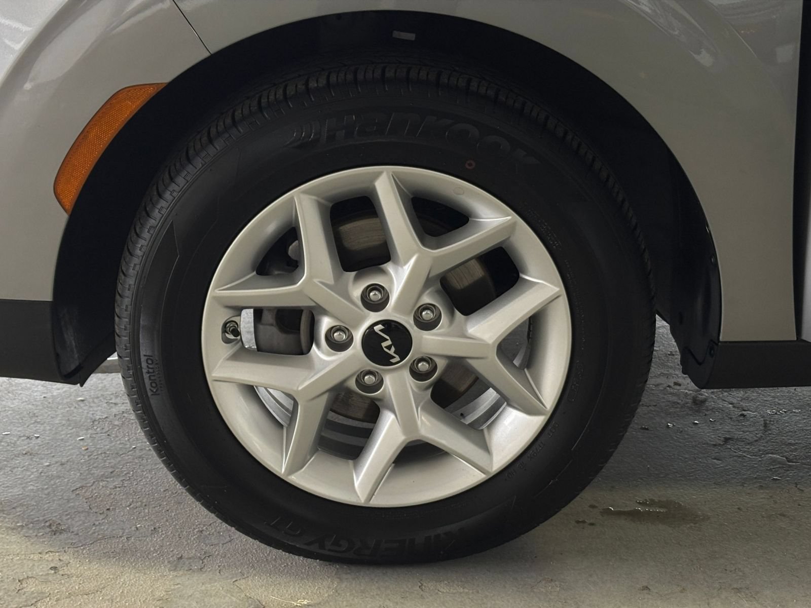 Used 2025 Kia Soul LX w/ LX Technology Package FWD image 27