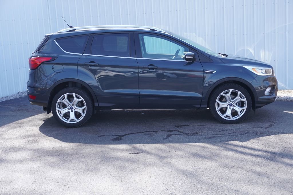 Used 2019 Ford Escape Titanium image 2
