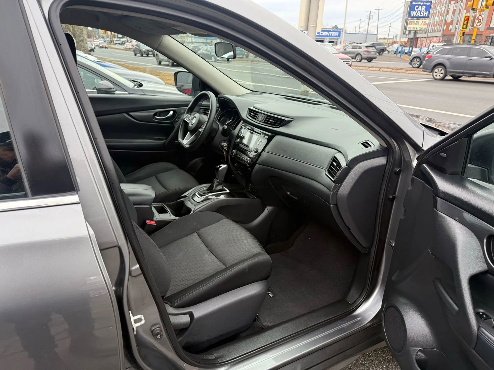 Used 2017 Nissan Rogue S image 7