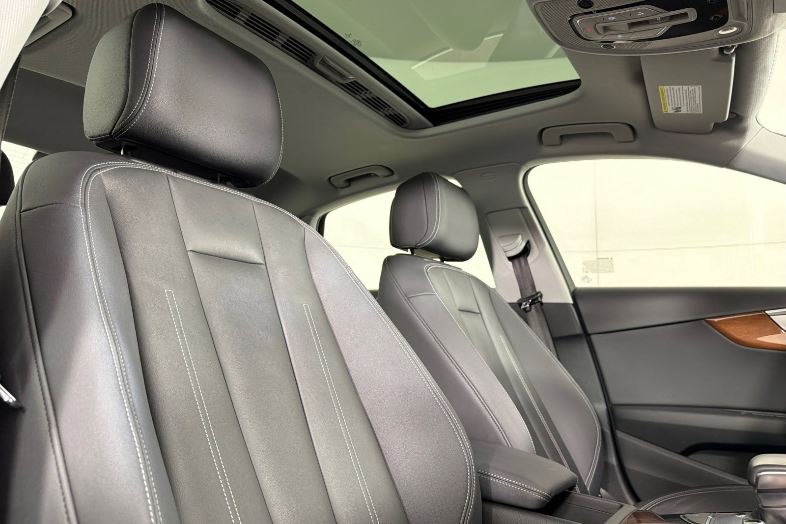 Used 2022 Audi A4 2.0T Premium w/ Convenience Package image 15