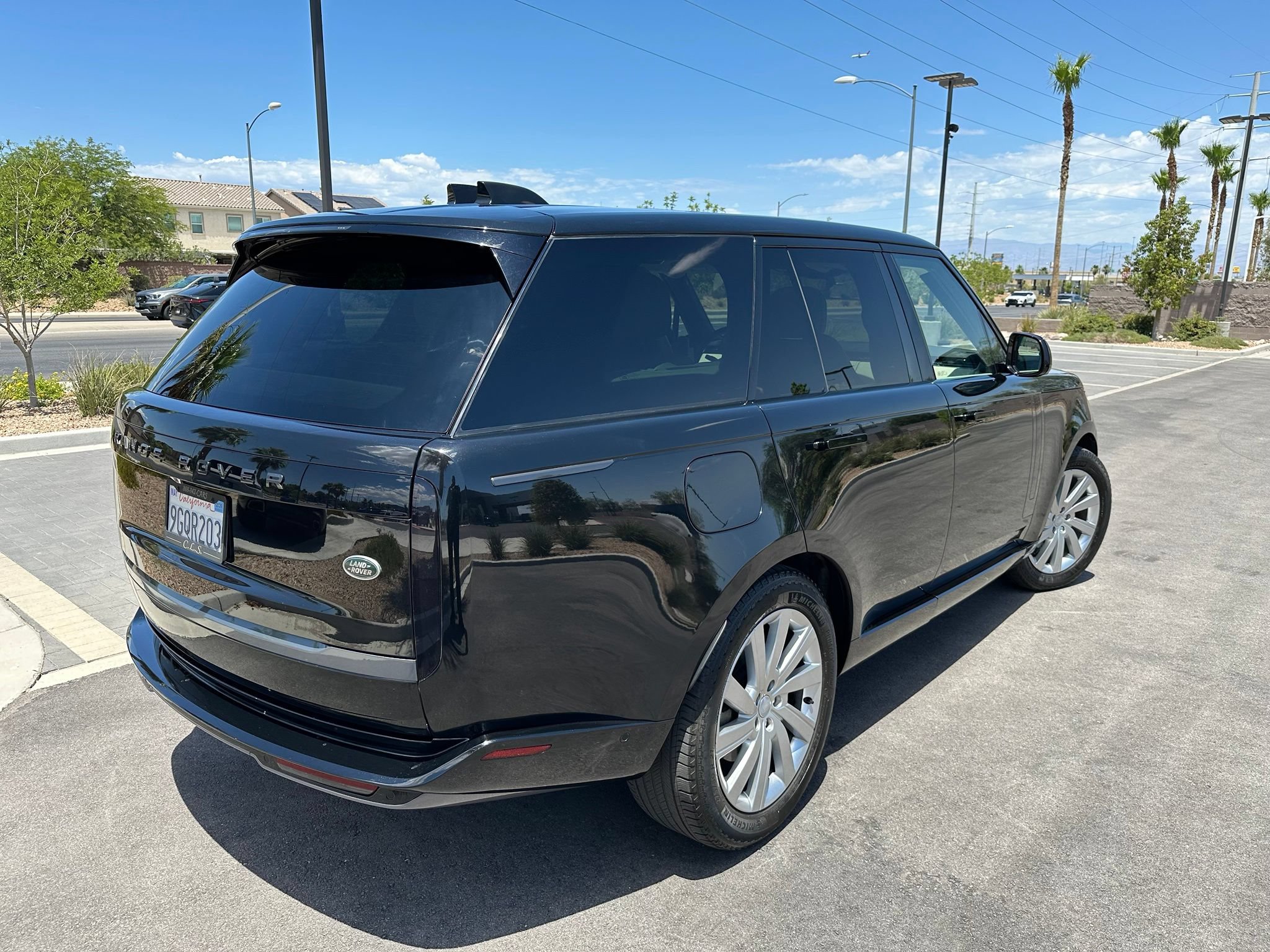 Used 2023 Land Rover Range Rover SE AWD/4WD image 2