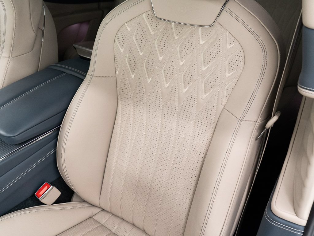 Used 2026 Bentley Flying Spur Plug-In Hybrid AWD/4WD image 18
