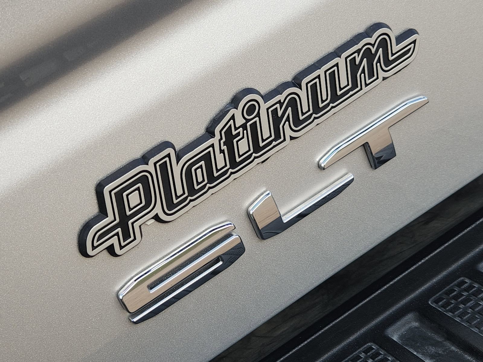 Used 2020 GMC Sierra 1500 SLT AWD/4WD image 17