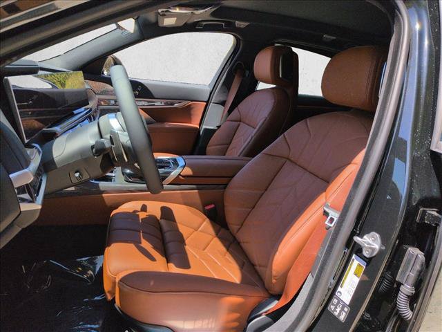 New 2026 BMW 760i xDrive w/ Luxury Rear Seating Package AWD/4WD image 4
