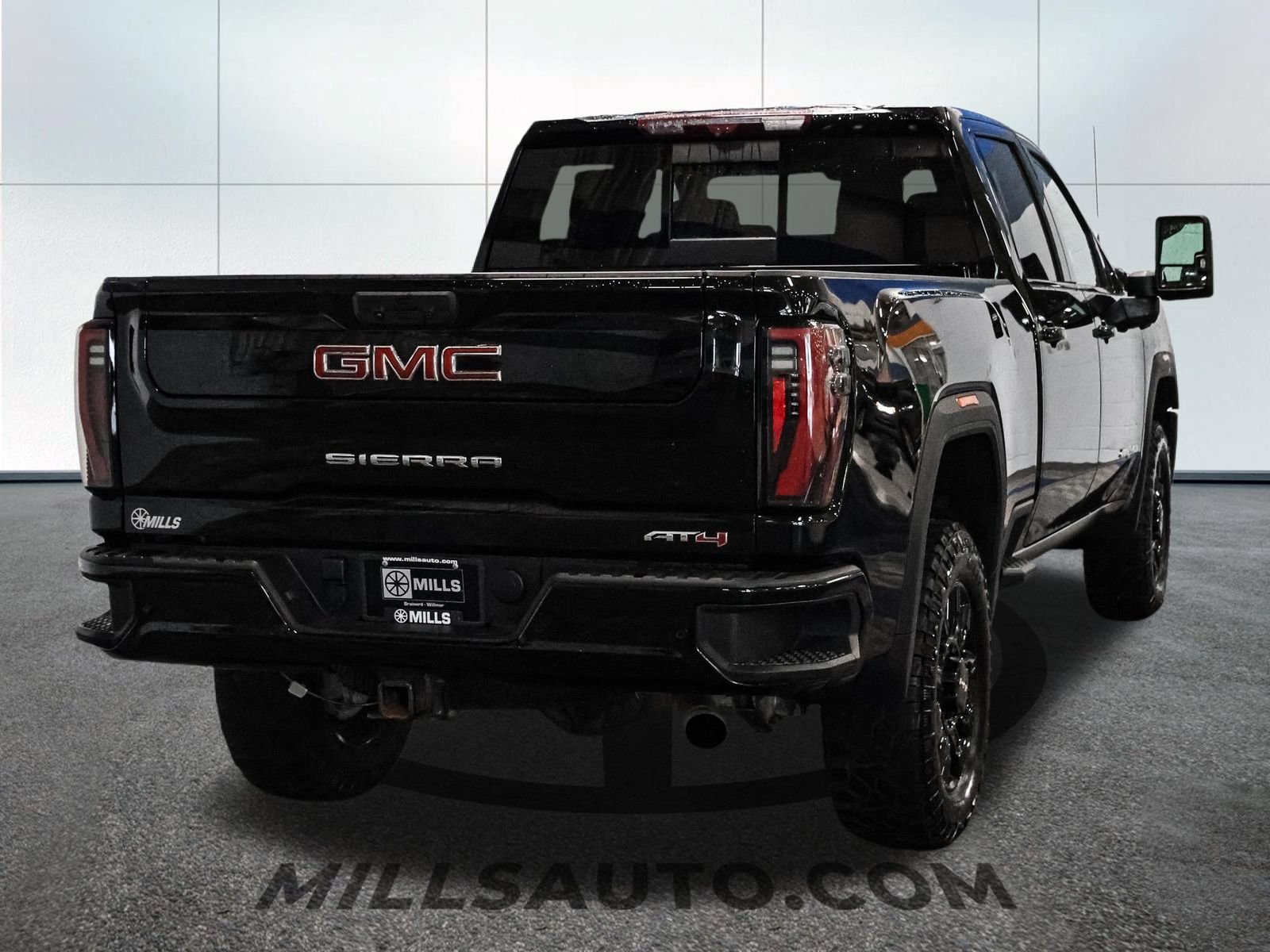 Used 2024 GMC Sierra 3500 AT4 w/ Technology Package AWD/4WD image 7