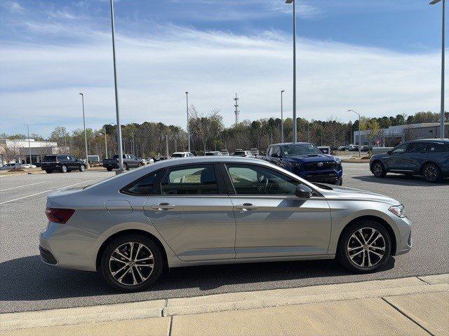 Used 2024 Volkswagen Jetta Sport image 6