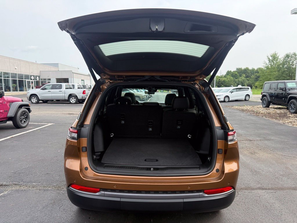 New 2026 Jeep Grand Cherokee Limited w/ Limited Altitude Package AWD/4WD image 42