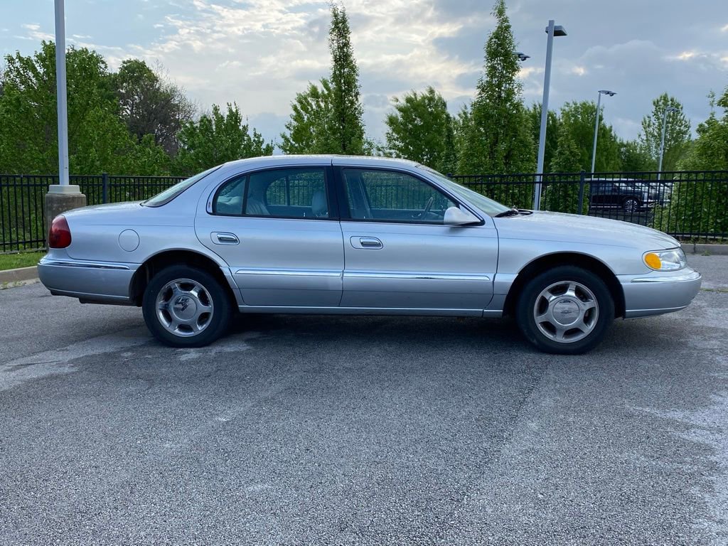 Used 2002 Lincoln Continental image 7