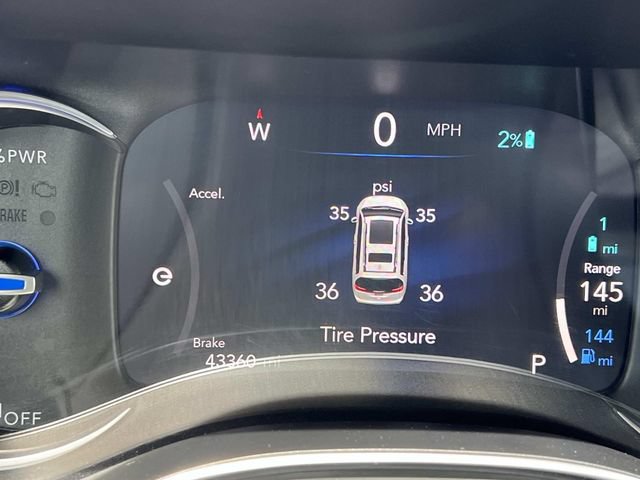 Used 2023 Chrysler Pacifica Limited w/ Uconnect Theater Family Group FWD image 25