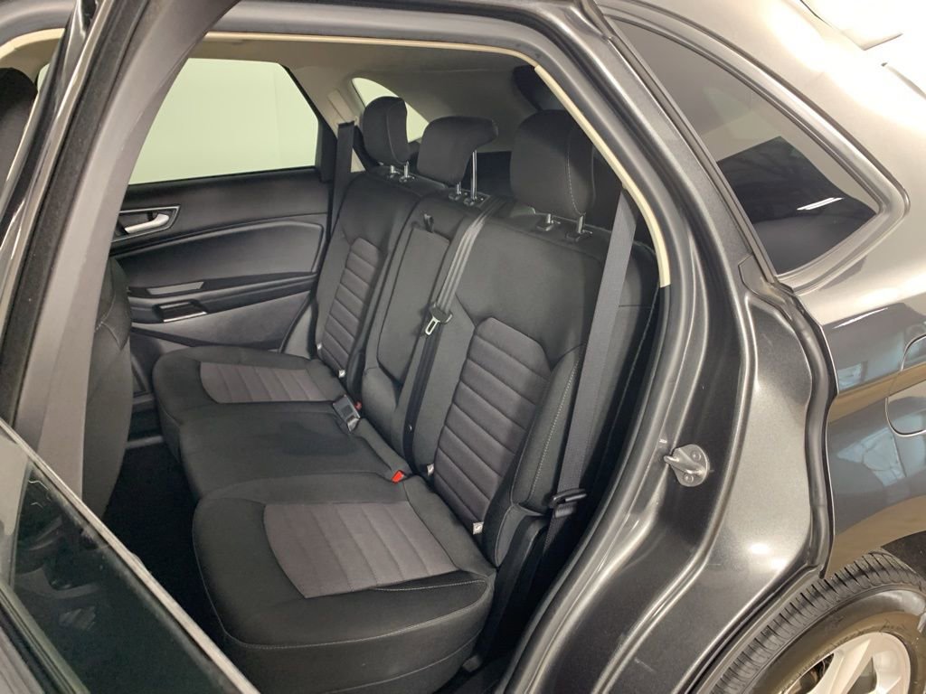Used 2020 Ford Edge SE image 30
