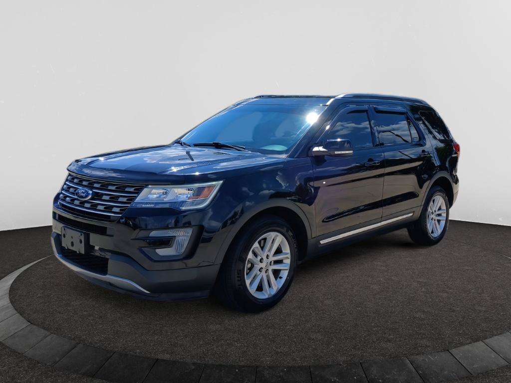 Used 2017 Ford Explorer XLT w/ Equipment Group 202A FWD image 3