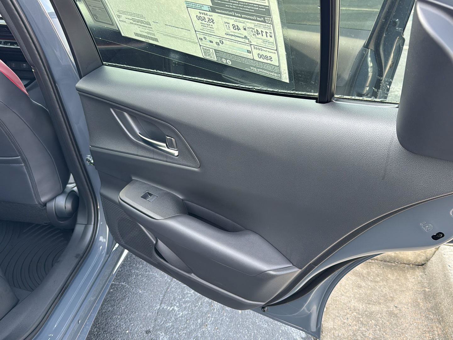 New 2025 Toyota Prius Plug-In Hybrid FWD image 13