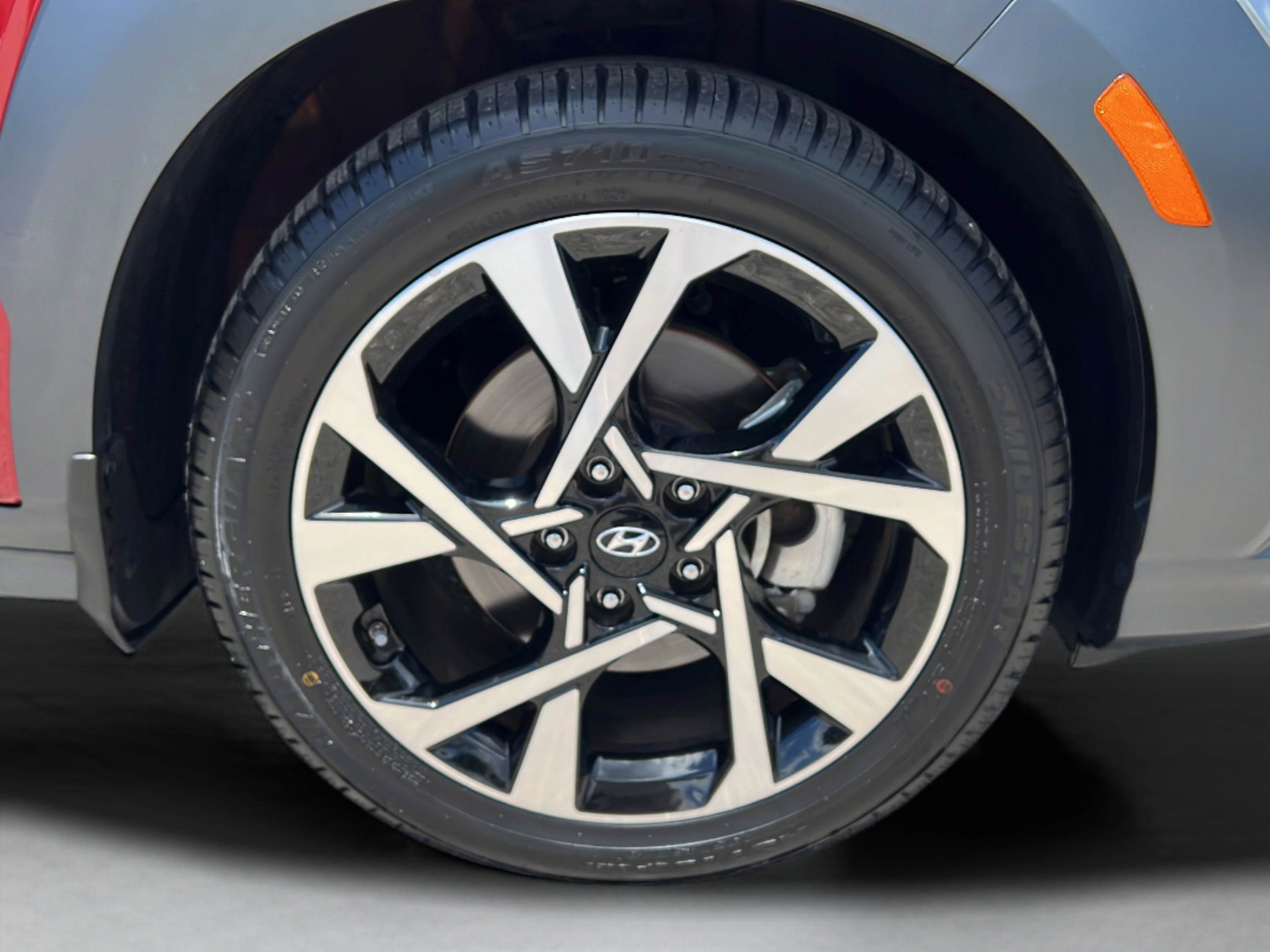 Certified 2023 Hyundai Kona Limited FWD image 27