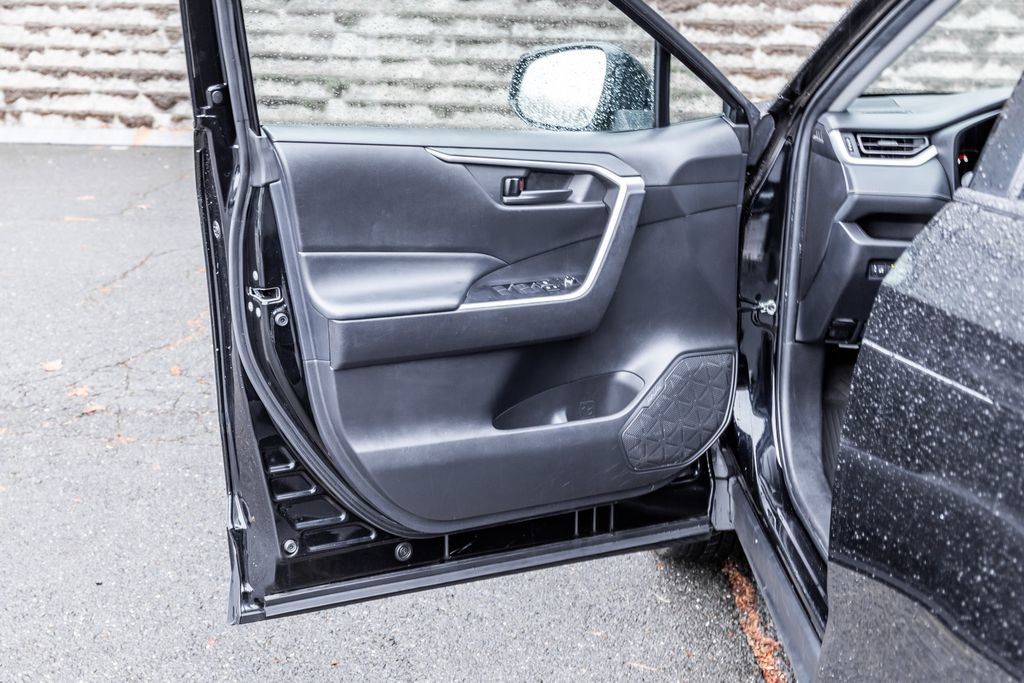 Used 2024 Toyota RAV4 LE AWD/4WD image 23