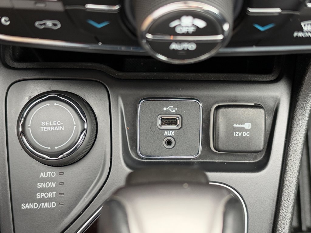 Used 2019 Jeep Cherokee Limited AWD/4WD image 20
