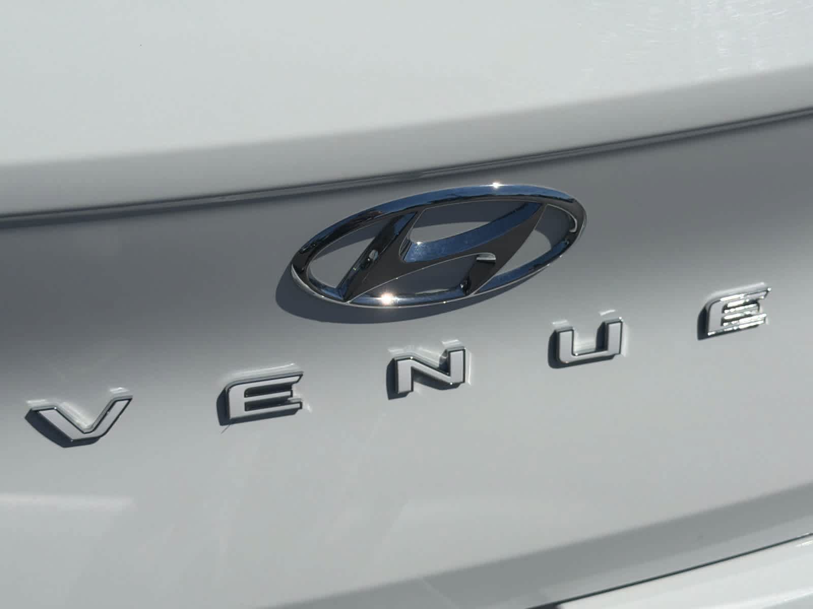 Used 2025 Hyundai Venue SEL FWD image 31