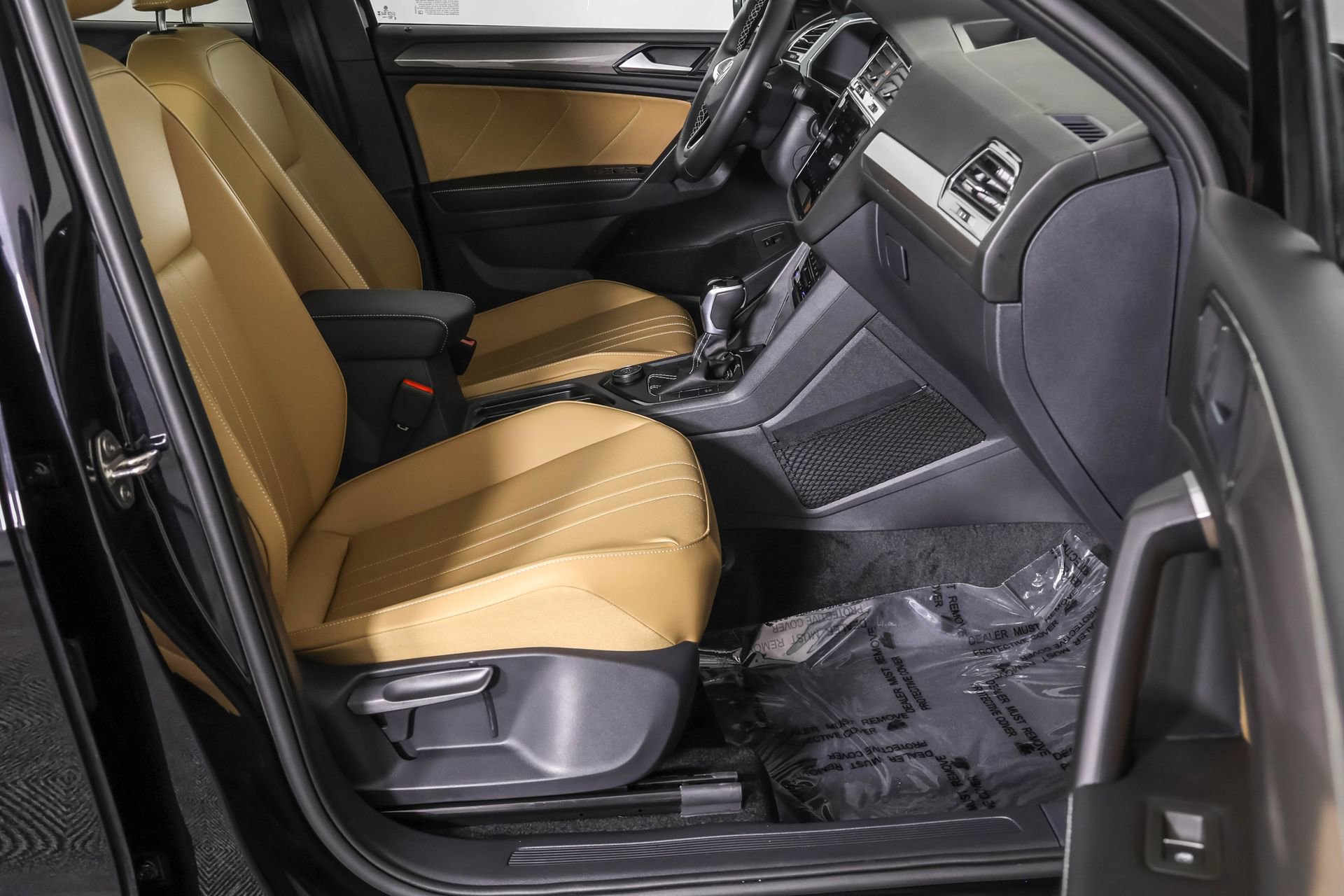 Used 2024 Volkswagen Tiguan SE image 42